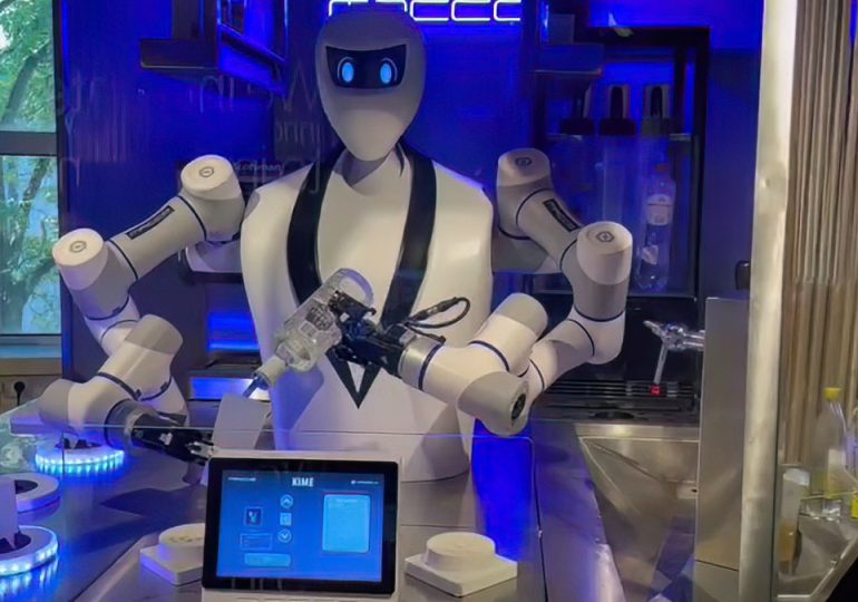 Are robot mixologists out to replace human bartenders taking more American jobs?