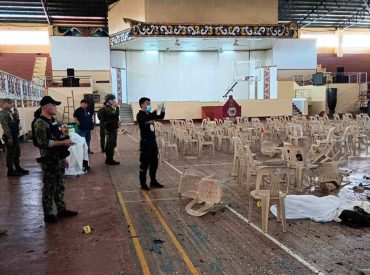 'Foreign terrorists' believed responsible for deadly church bombing in Philippines, ISIS claims credit