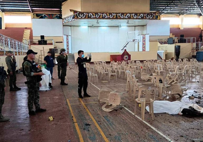 'Foreign terrorists' believed responsible for deadly church bombing in Philippines, ISIS claims credit