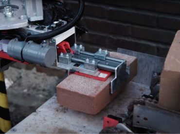 Construction workers being replaced by AI robot bricklayers