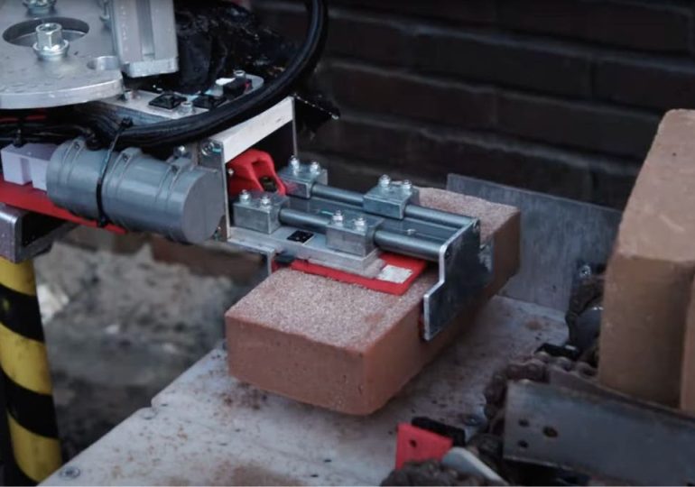 Construction workers being replaced by AI robot bricklayers