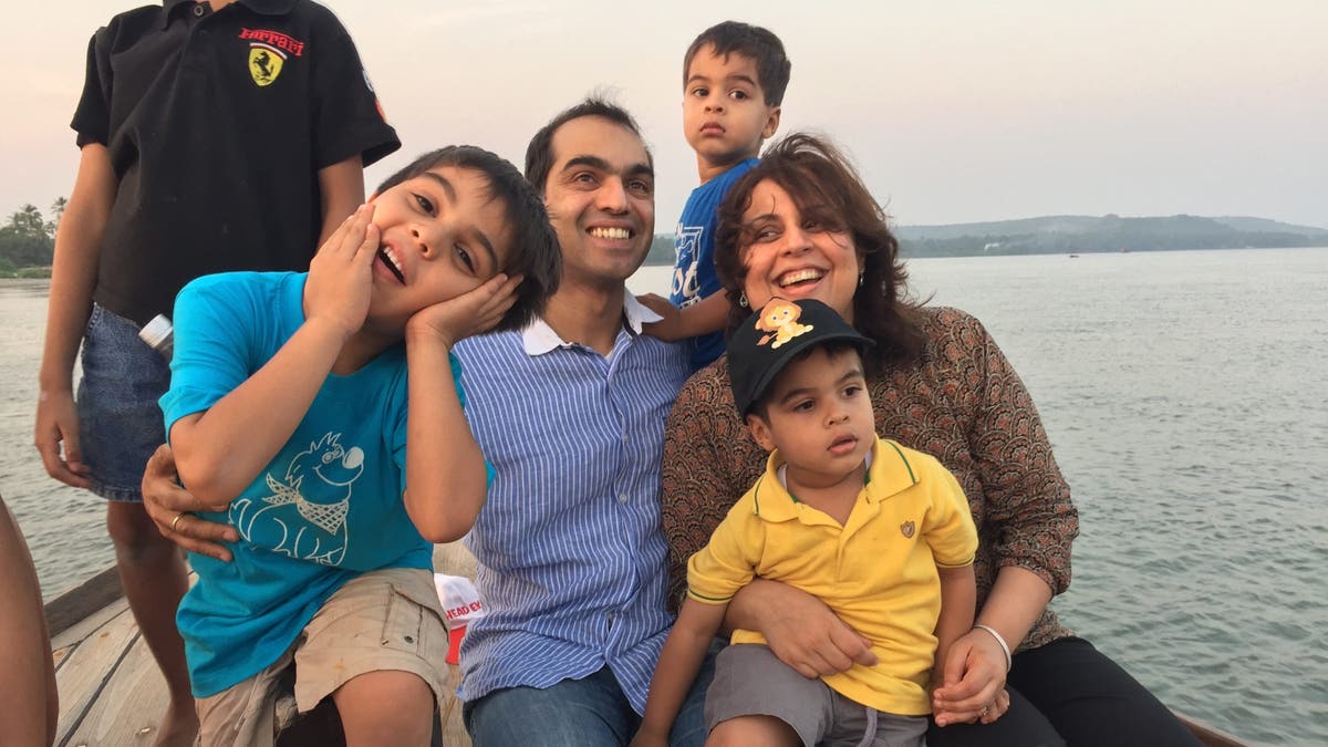 Roy de Souza and Aisha de Sequeira and children