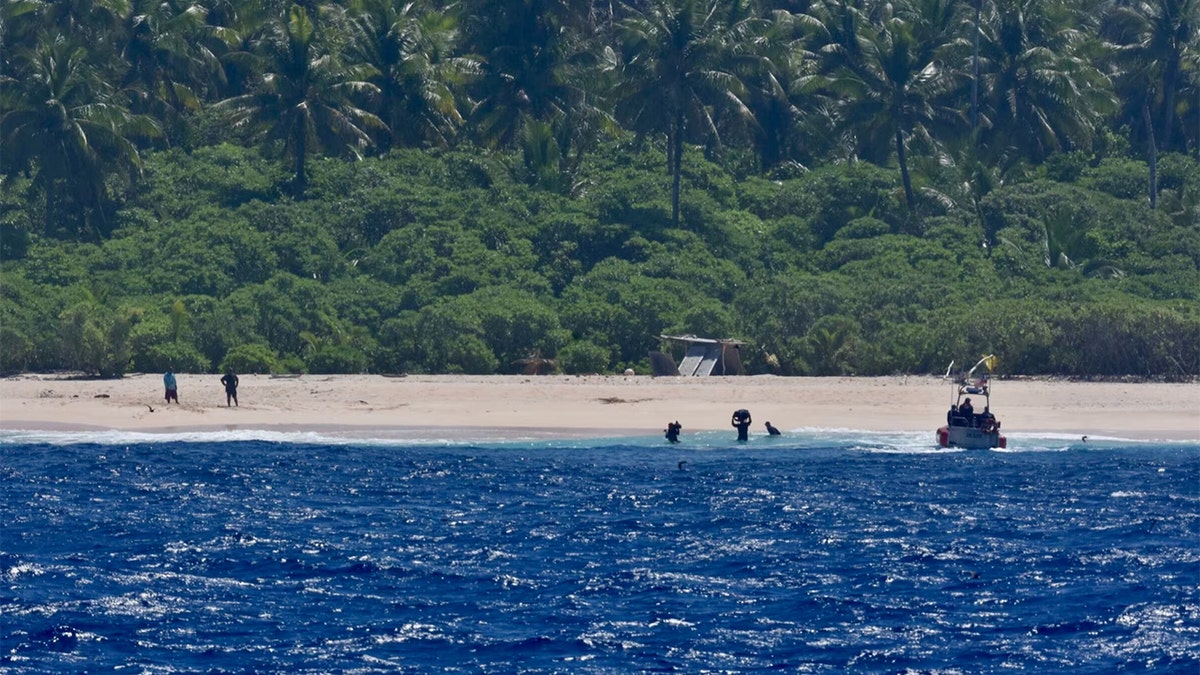 US Coast Guard Rescues Fishermen