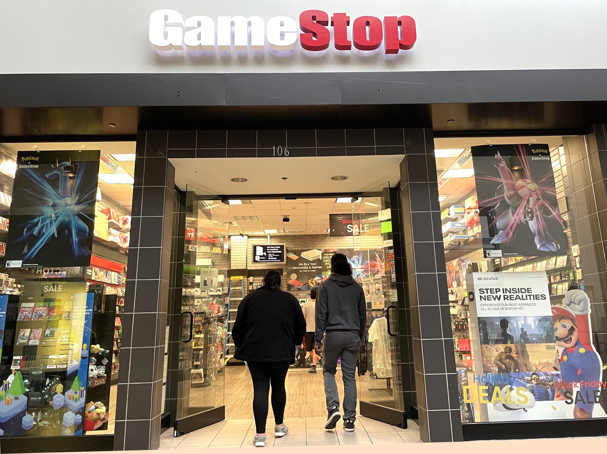 GameStop short sellers lost almost $1 billion in Monday's monster rally