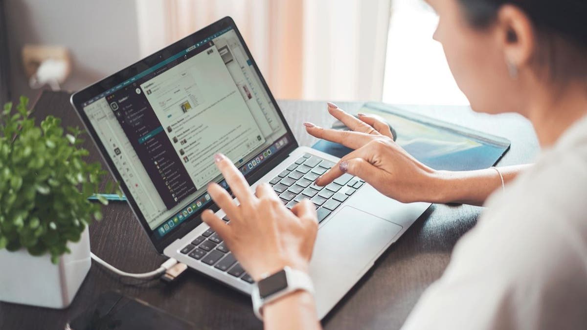 WOMAN taking class on laptop