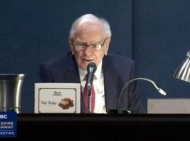 Warren Buffett says AI scamming will be the next big 'growth industry'