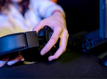 Google Fast Pair flaw lets hackers hijack headphones