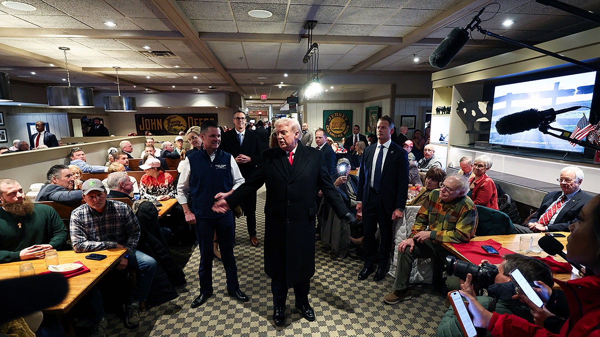 President Trump greets Iowa restaurant patrons