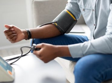 Men face hidden heart risk years earlier than women, study suggests