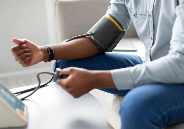 Men face hidden heart risk years earlier than women, study suggests