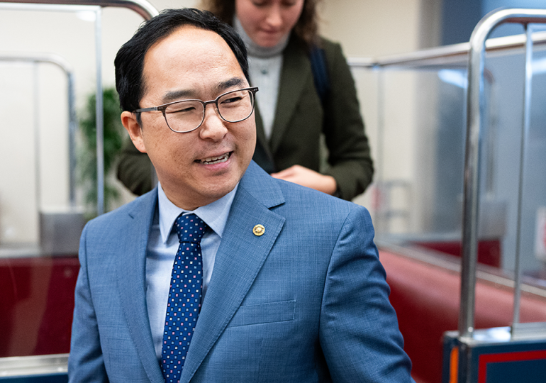 Dem senator fumes that GOP's foreign funding claim 'delegitimizes' anger of anti-ICE agitators in US