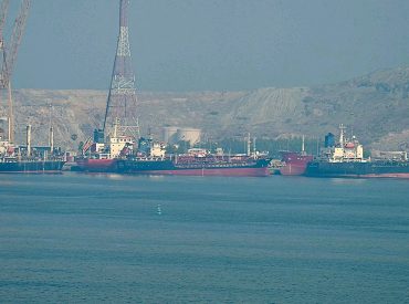 Iran seizes oil tankers, threatens 'massacre' in Strait of Hormuz, hours before US talks